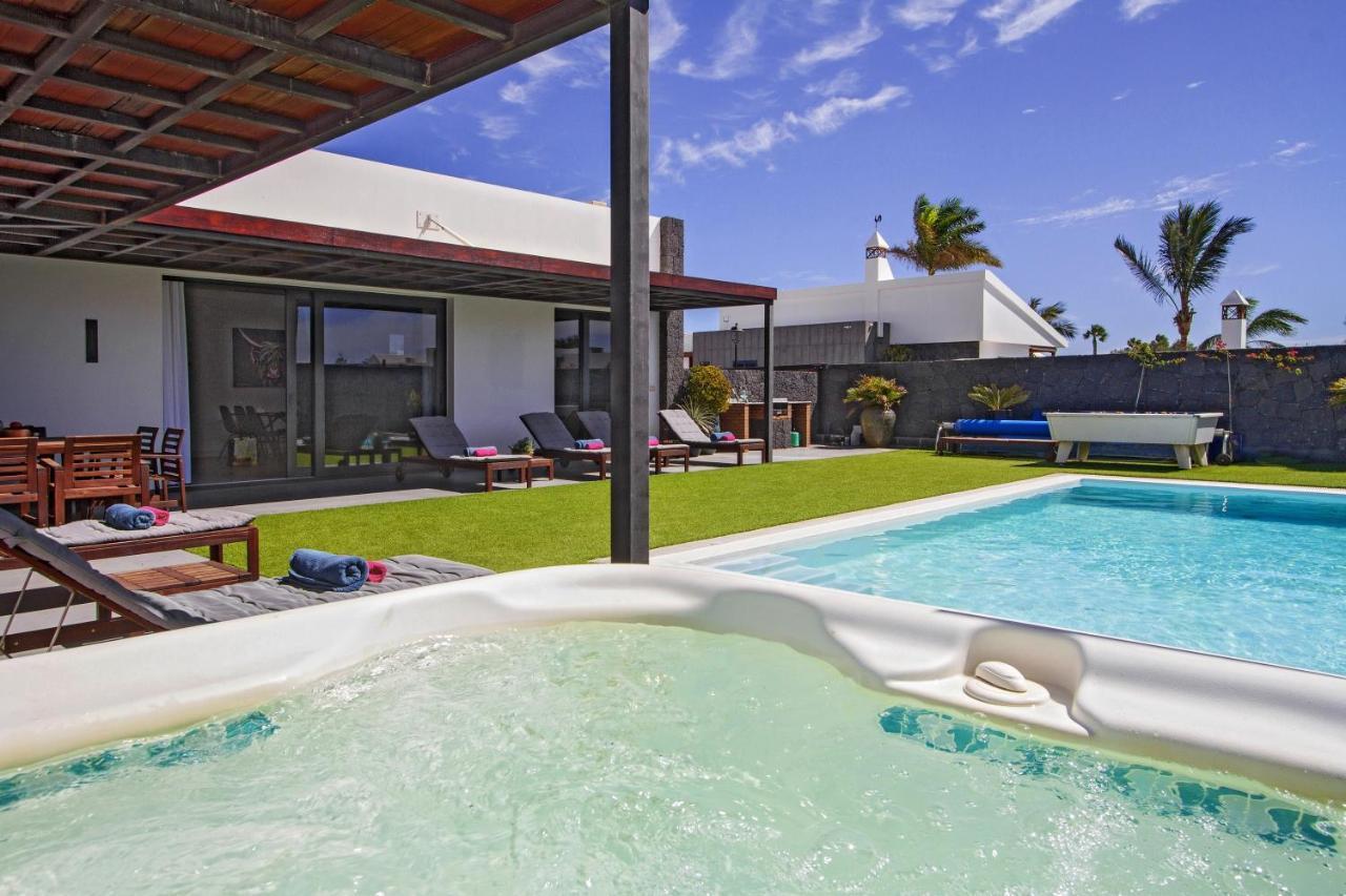 Luxury Los Mojones Villa Short Walk To Old Town Private Heated Pool Villa Los Mojones Angie Puerto Del Carmen Tías Eksteriør bilde