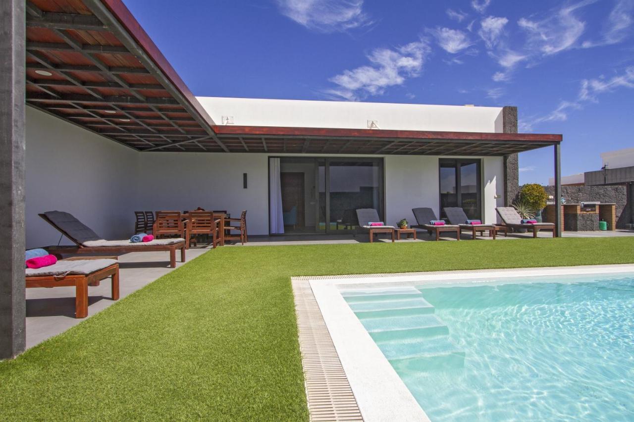 Luxury Los Mojones Villa Short Walk To Old Town Private Heated Pool Villa Los Mojones Angie Puerto Del Carmen Tías Eksteriør bilde