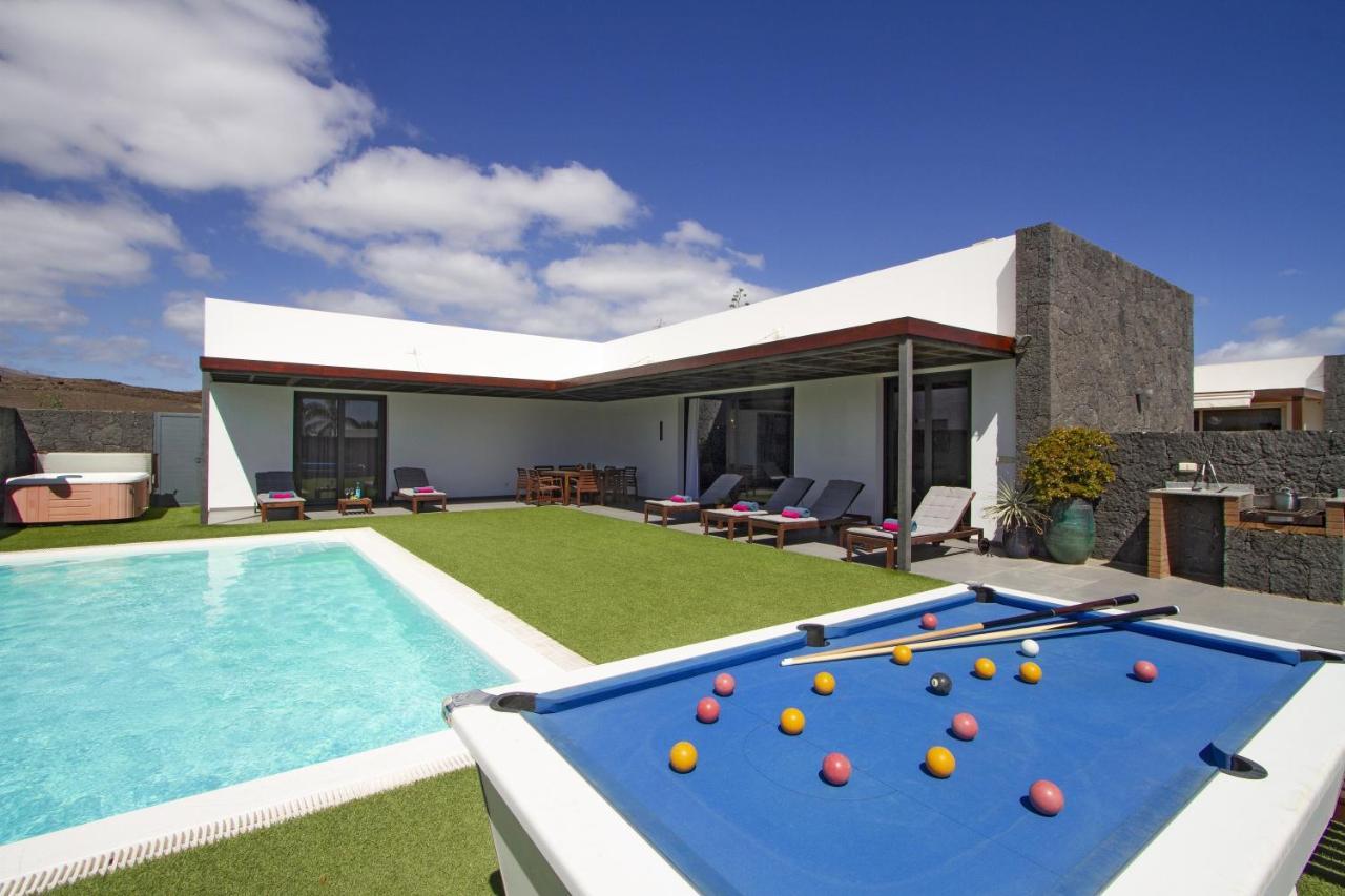 Luxury Los Mojones Villa Short Walk To Old Town Private Heated Pool Villa Los Mojones Angie Puerto Del Carmen Tías Eksteriør bilde